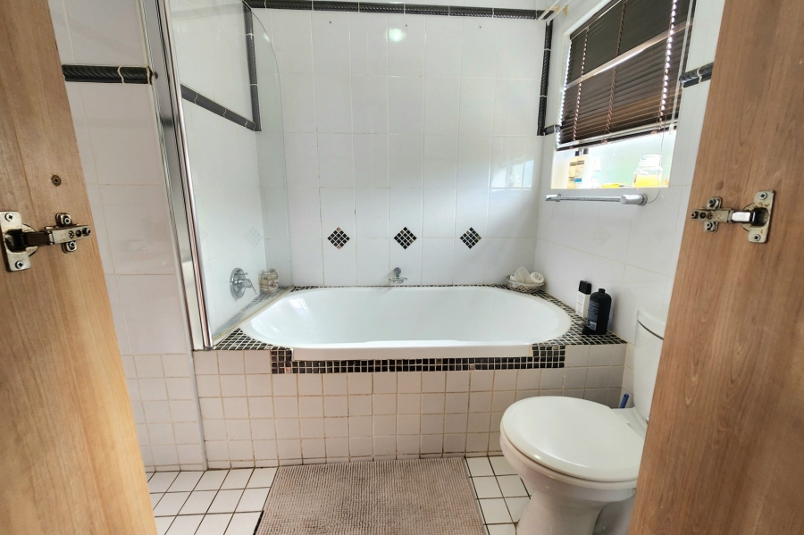 4 Bedroom Property for Sale in Tafelzicht Western Cape